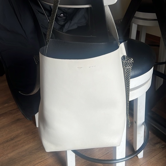 Authentic Celine handbag - Picture 6 of 9